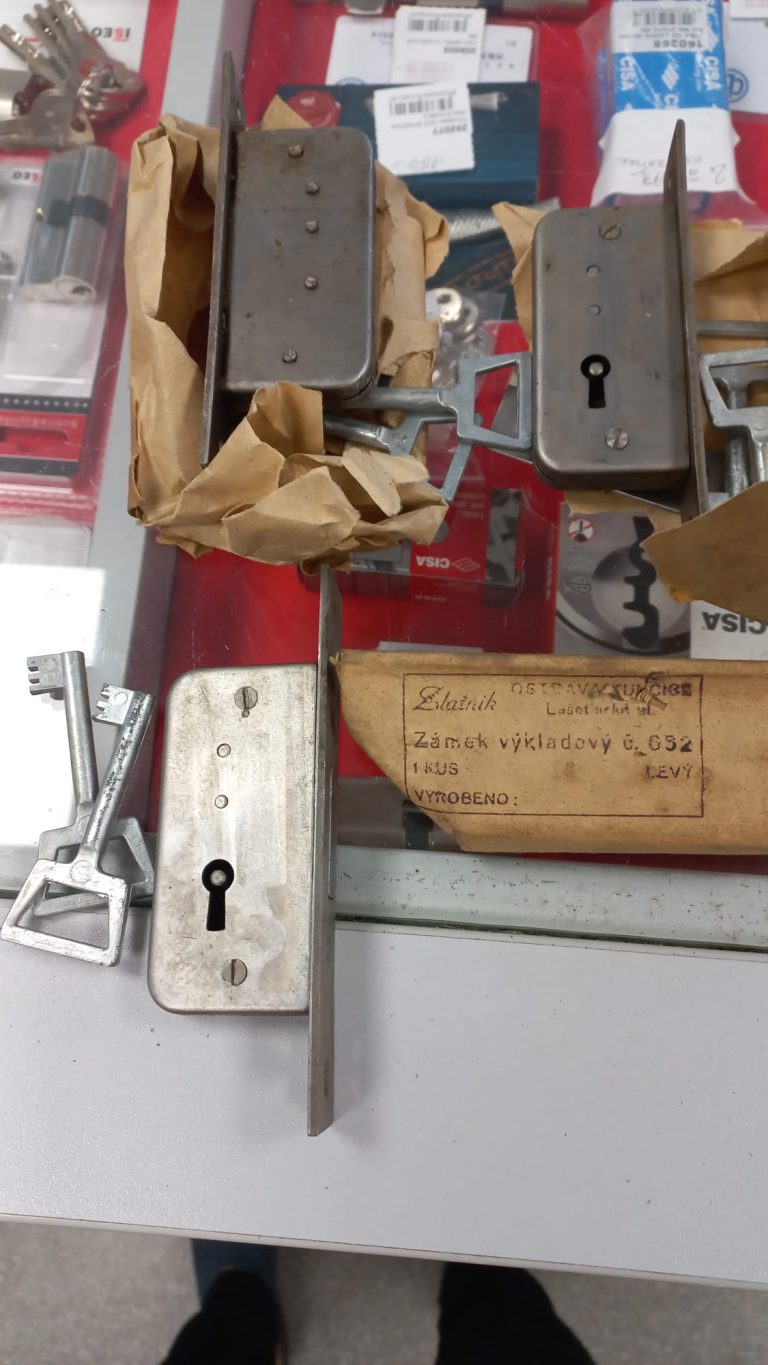 E94da6d5 8d6c 41a1 921b D129898d19ad